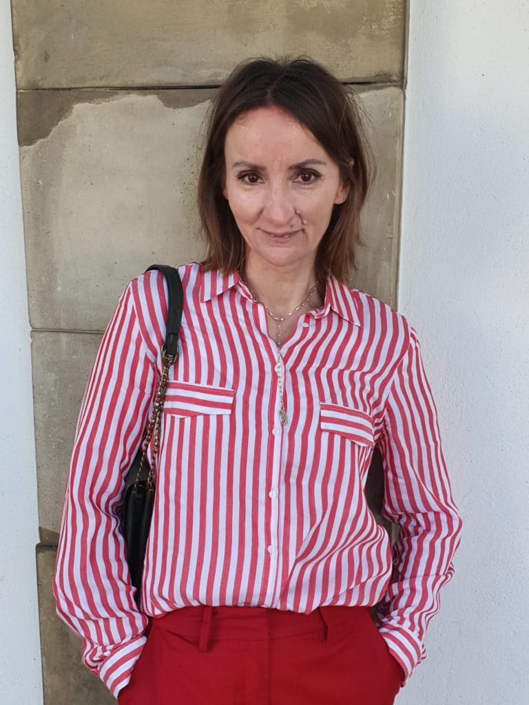 schoene_ostern-modetrends_2020-streifenbluse_rot_weiss-marlene-hose-mode-blog_ue50-oceanblue-style.jpg