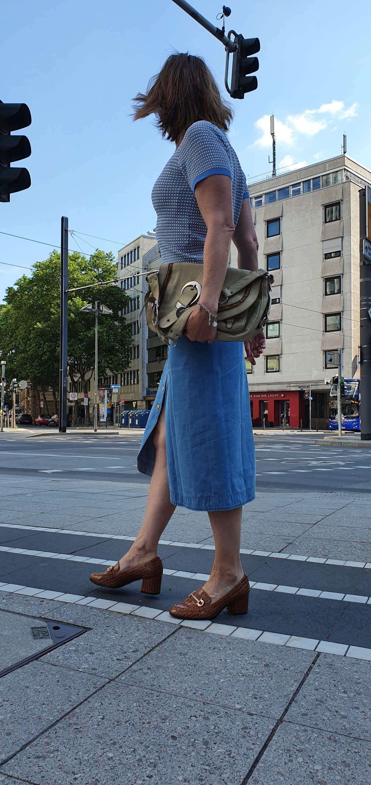 Jeans-rock-passt-zu-figur_denim-trend-oceanblue-style.jpg