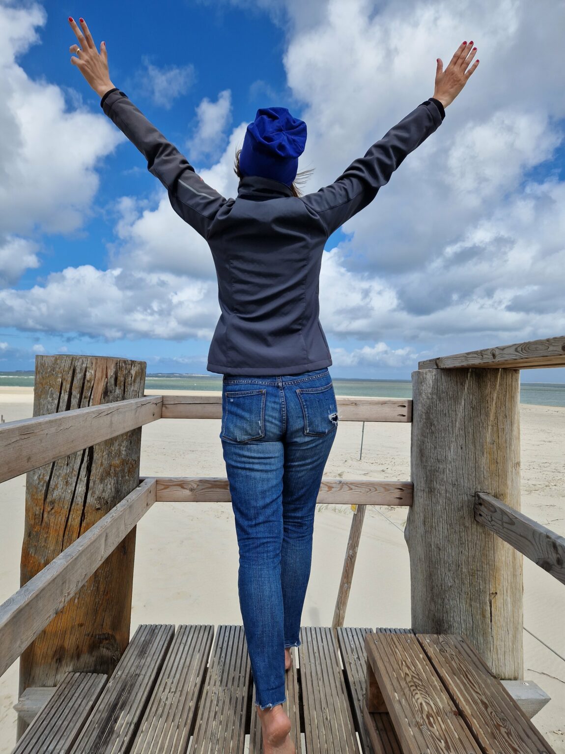 yoga-englisch-spatsommer-ausblick-nordsee-meer-oceanblue-style.jpg