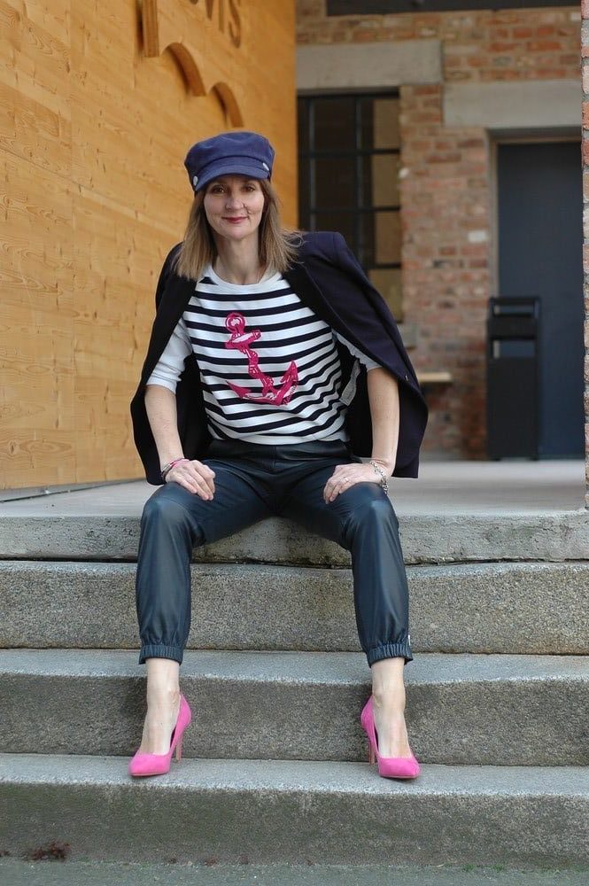 Streifenshirt_leder-hose_jogginghose_pumps-pink-blazer_armani-neon-tasche_mode-blog_ü50_oceanblue-style..jpg