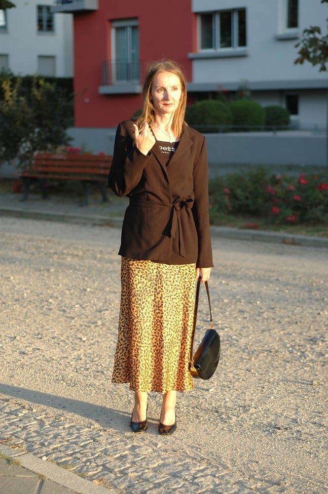 easy-chic-ue50_mode-blog_leo-muster-rock_herbst-look_blazer-guertel_Oceanblue-style.jpg