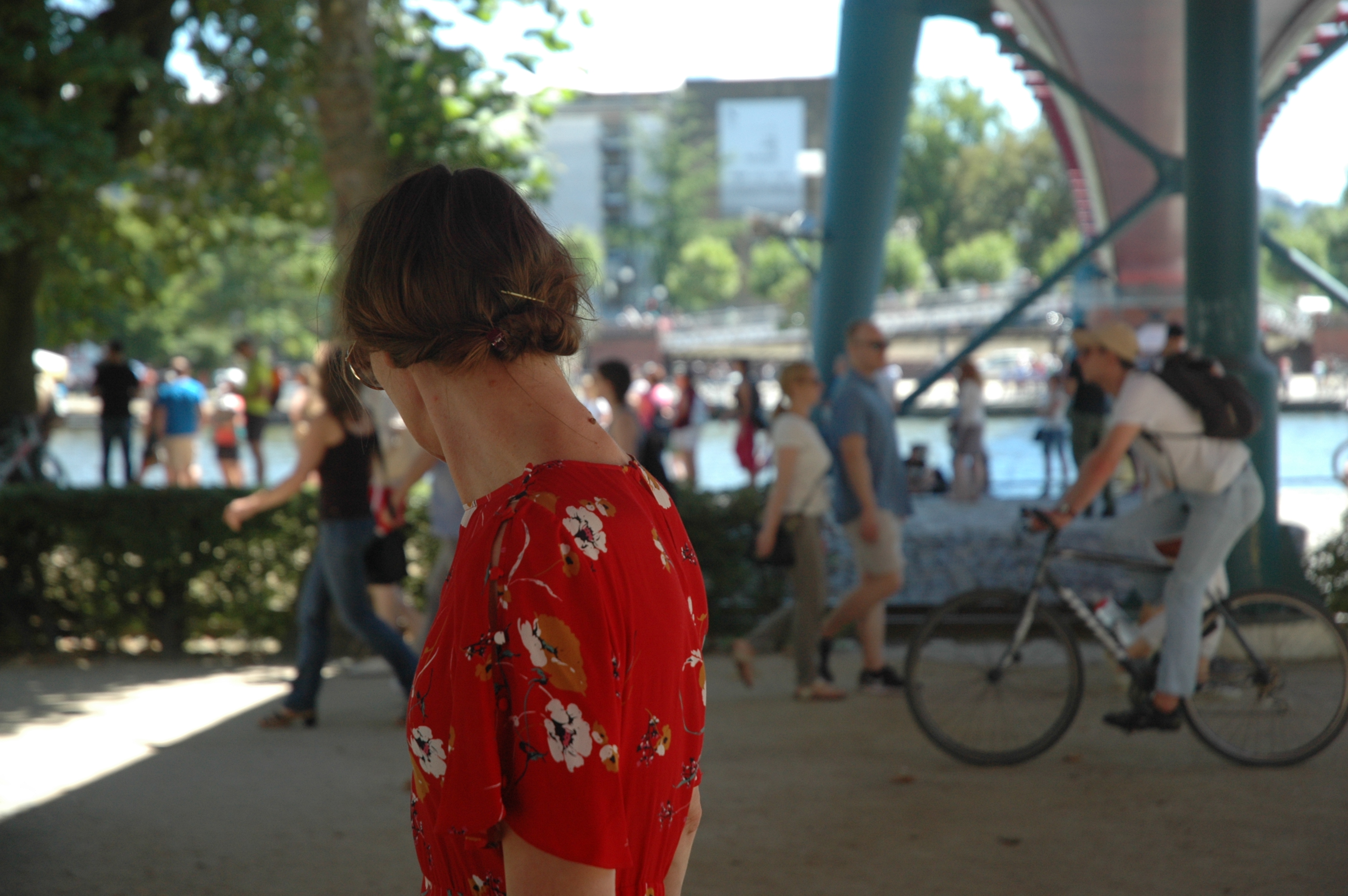 frisuren-fuer-frauen-ab40_blog_oceanblue-style.jpg -blog_ü40_frankfurt_oceanblue-style_rot_chanel_hund_lhasa-apso. (3)